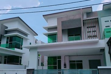 Ipoh lahat waterfront double storey semi-d house for rent
