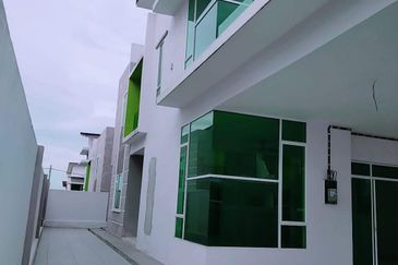 Ipoh lahat waterfront double storey semi-d house for rent