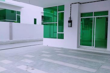 Ipoh lahat waterfront double storey semi-d house for rent