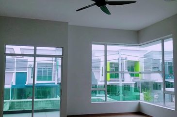 Ipoh lahat waterfront double storey semi-d house for rent