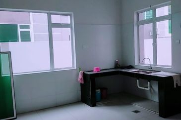 Ipoh lahat waterfront double storey semi-d house for rent