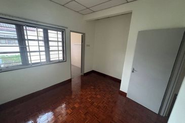 Ipoh garden south double storey house for rent