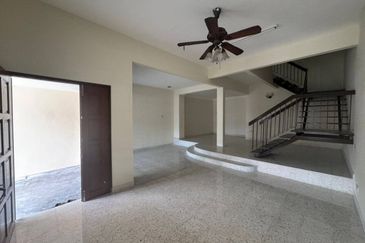 Ipoh garden south double storey house for rent