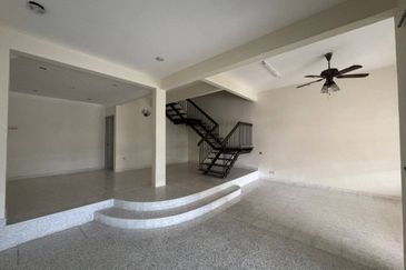 Ipoh garden south double storey house for rent