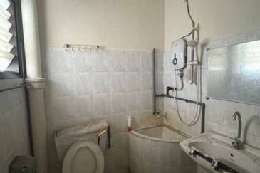 Ipoh garden south double storey house for rent