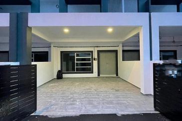 Ipoh meru tropika gated guarded double storey house for rent