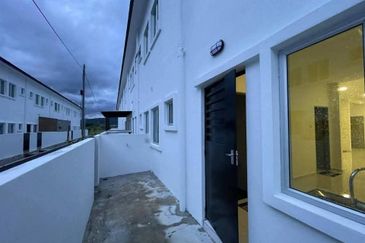 Ipoh meru tropika gated guarded double storey house for rent