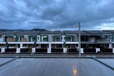 Ipoh meru tropika gated guarded double storey house for rent