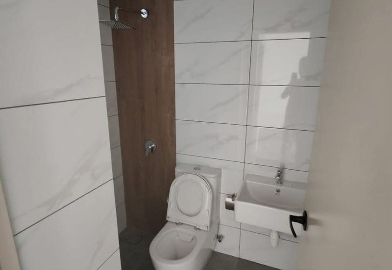 Piccadilly Service Residence @ Greentown