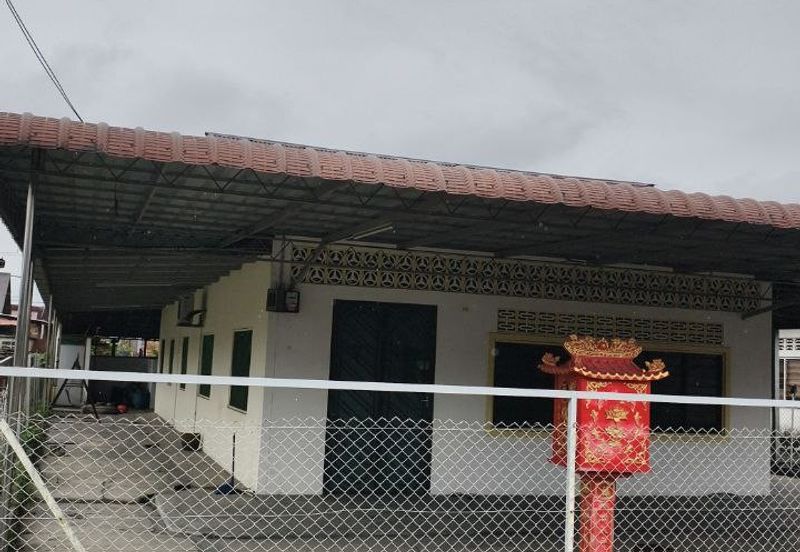 Ipoh kampung tawas super big bungalow land with house for sale