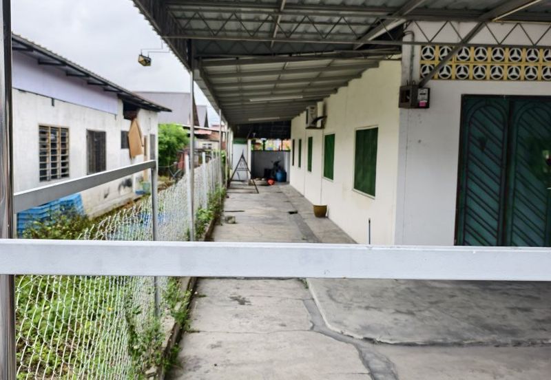 Ipoh kampung tawas super big bungalow land with house for sale