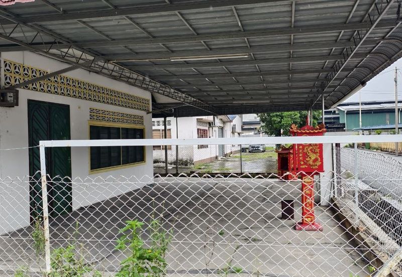 Ipoh kampung tawas super big bungalow land with house for sale