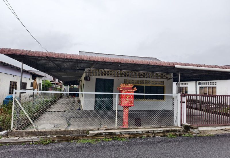 Ipoh kampung tawas super big bungalow land with house for sale