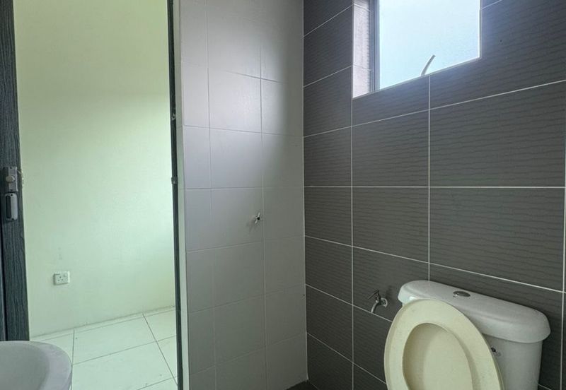 Ipoh lahat super big double storey corner house for rent