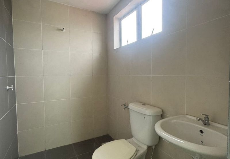 Ipoh lahat super big double storey corner house for rent