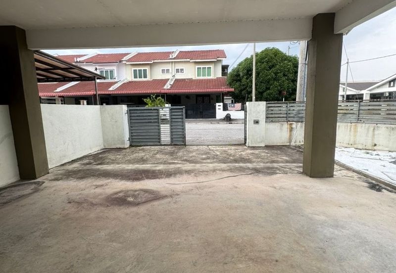 Ipoh lahat super big double storey corner house for rent