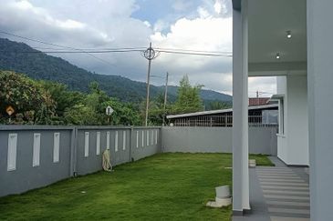Ipoh menglembu bukit merah double storey corner house for rent