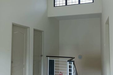 Ipoh menglembu bukit merah double storey corner house for rent