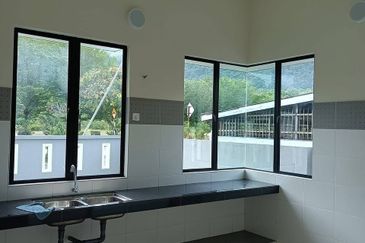 Ipoh menglembu bukit merah double storey corner house for rent