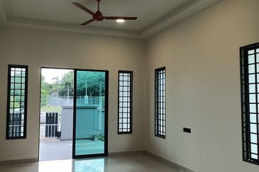 Ipoh menglembu bukit merah double storey corner house for rent