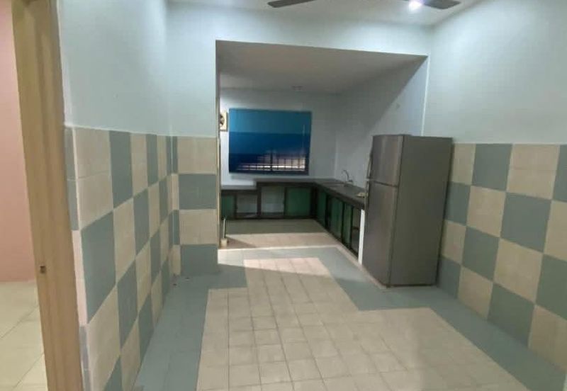 Ipoh bercham suria partial furnished double storey house for rent