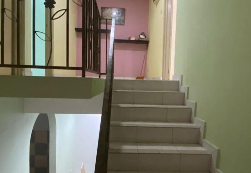 Ipoh bercham suria partial furnished double storey house for rent