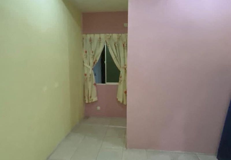 Ipoh bercham suria partial furnished double storey house for rent