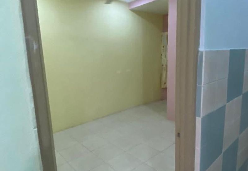 Ipoh bercham suria partial furnished double storey house for rent