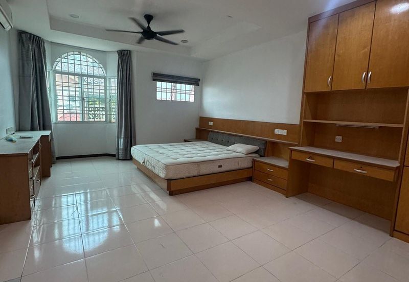 Ipoh tigerlane thompson pine renovated 3 storey house for sale