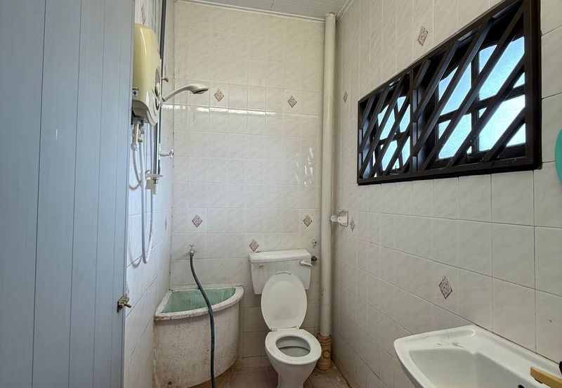 Ipoh gunung rapat renovated double storey house for rent