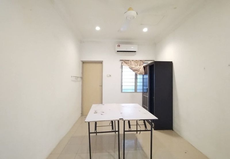 Ipoh garden partial furnished single storey house for rent