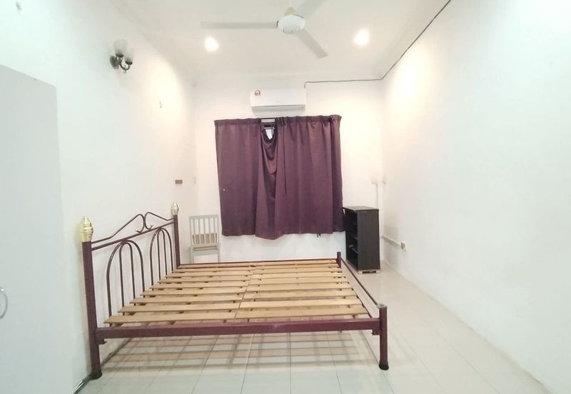 Ipoh garden partial furnished single storey house for rent