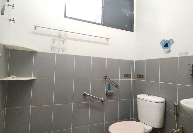 Ipoh garden partial furnished single storey house for rent