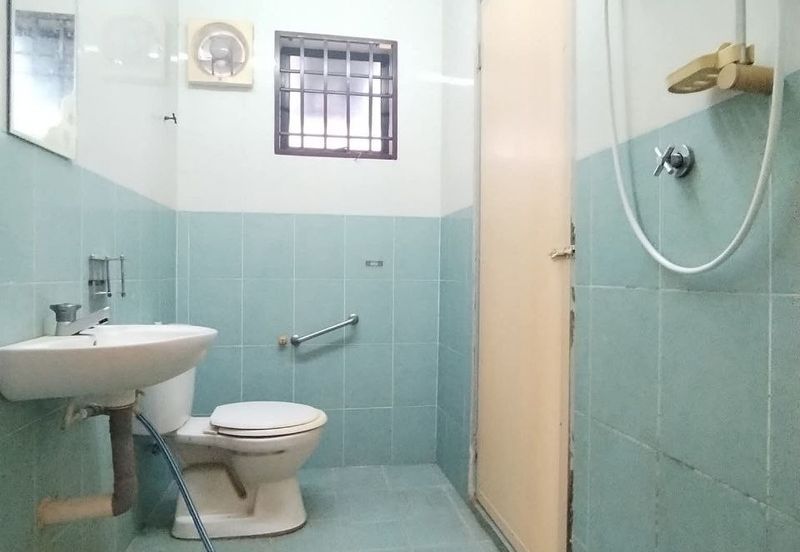 Ipoh garden partial furnished single storey house for rent