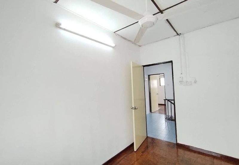Ipoh bercham renovated extended double storey house for rent