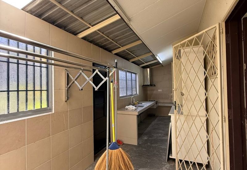 Ipoh bercham super big extended single storey house for sale