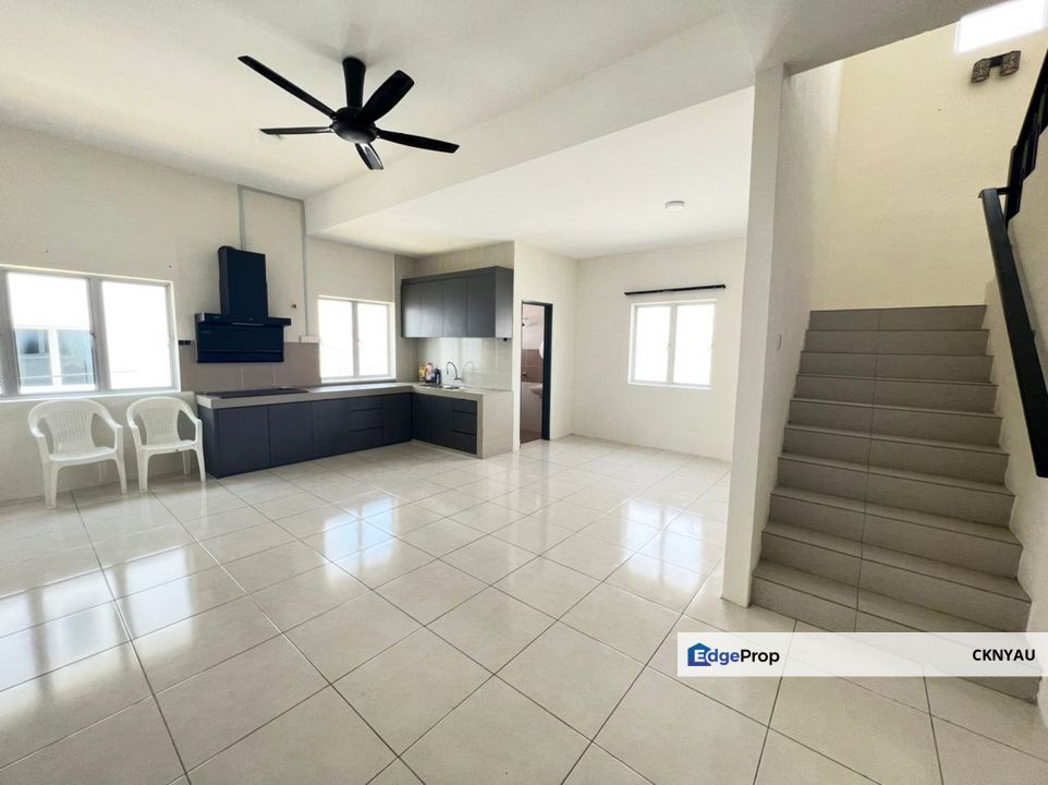 Ipoh botani gated guarded partial furnished upper unit townhouse for rent, Perak, Ipoh