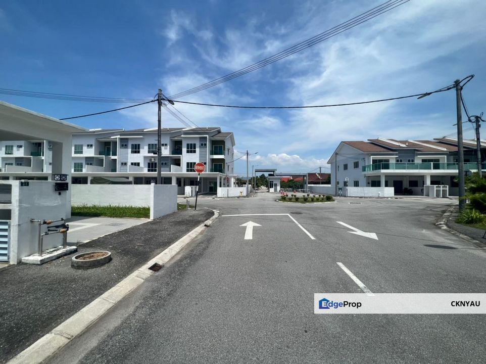 Ipoh botani gated guarded partial furnished upper unit townhouse for rent, Perak, Ipoh