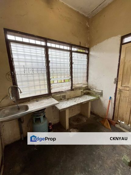 Ipoh batu gajah nice location move in condition single storey house for sale, Perak, Batu Gajah