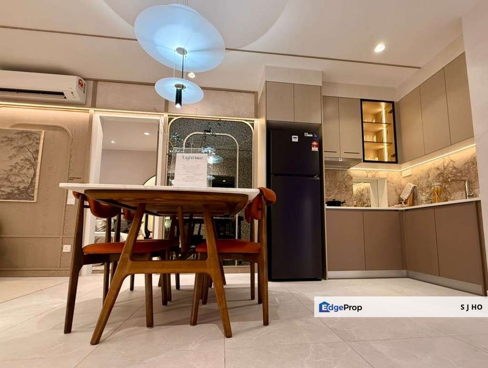 The LightHauz - Luxury Seafront Service Suites @ Penang Waterfront, Penang, Gelugor