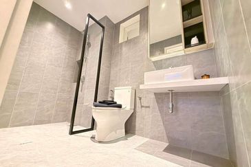 The LightHauz - Luxury Seafront Service Suites @ Penang Waterfront