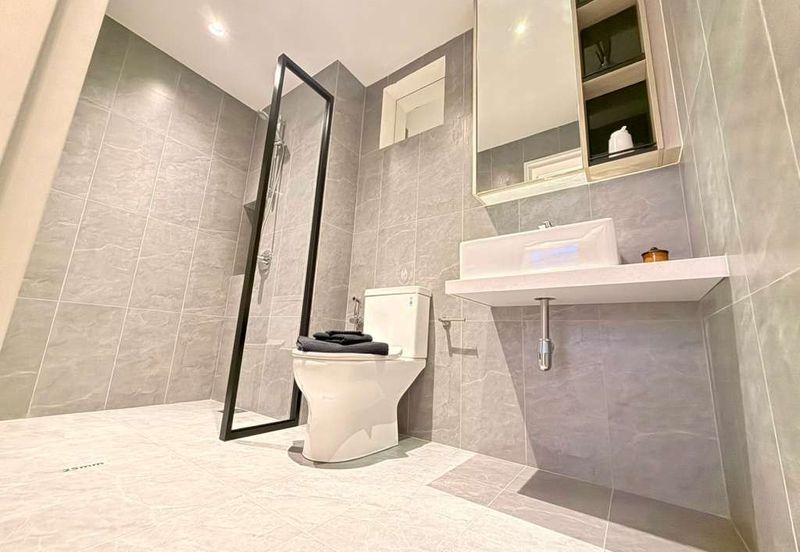 The LightHauz - Luxury Seafront Service Suites @ Penang Waterfront