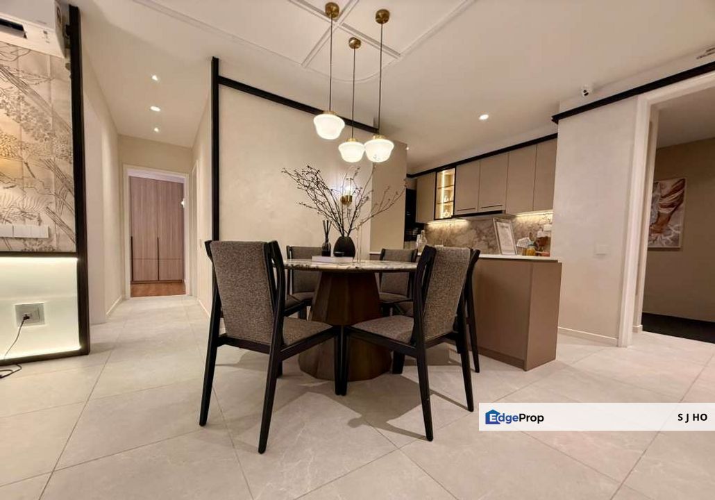 The LightHauz - Luxury Seafront Service Suites @ Penang Waterfront, Penang, Gelugor