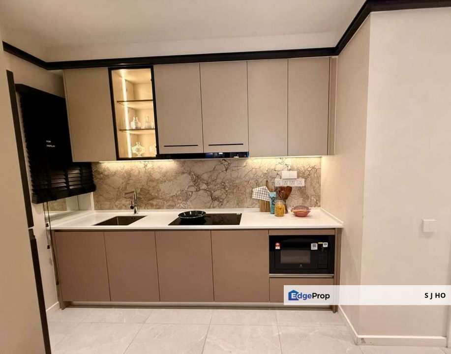 The LightHauz - Luxury Seafront Service Suites @ Penang Waterfront, Penang, Gelugor