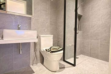 The LightHauz - Luxury Seafront Service Suites @ Penang Waterfront