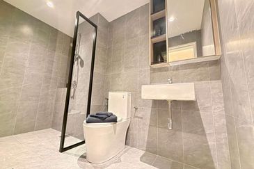 The LightHauz - Luxury Seafront Service Suites @ Penang Waterfront