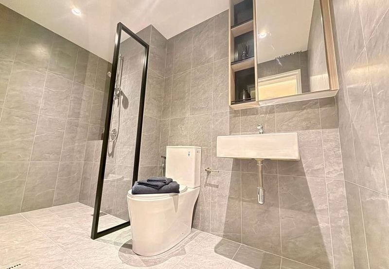 The LightHauz - Luxury Seafront Service Suites @ Penang Waterfront