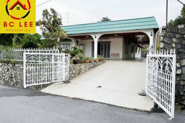 Single Storey Bungalow Mantin