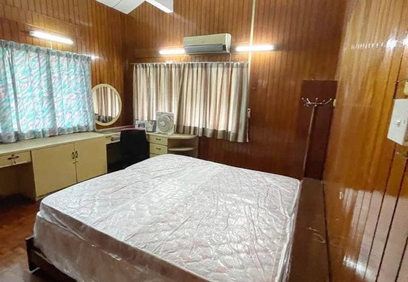 Single Storey Bungalow Mantin