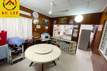 Single Storey Bungalow Mantin